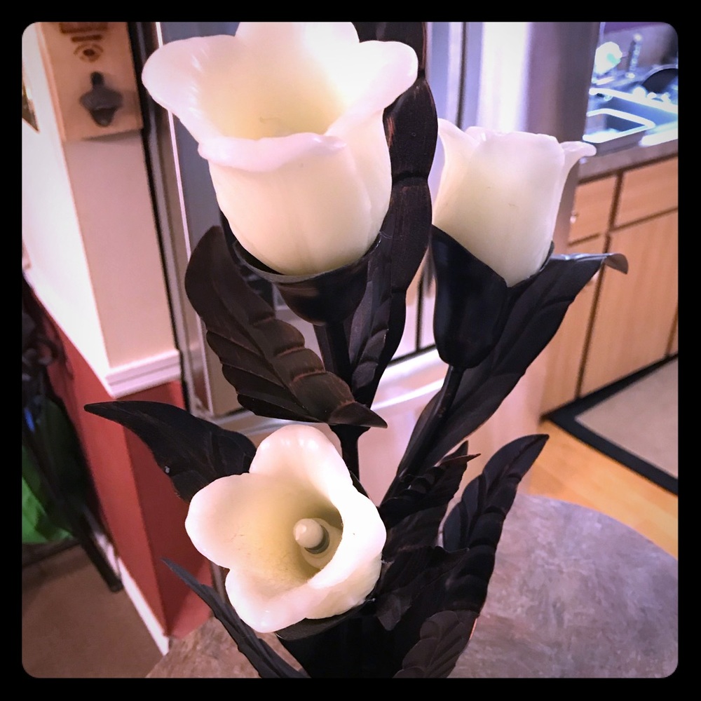 Metal battery operated flower light